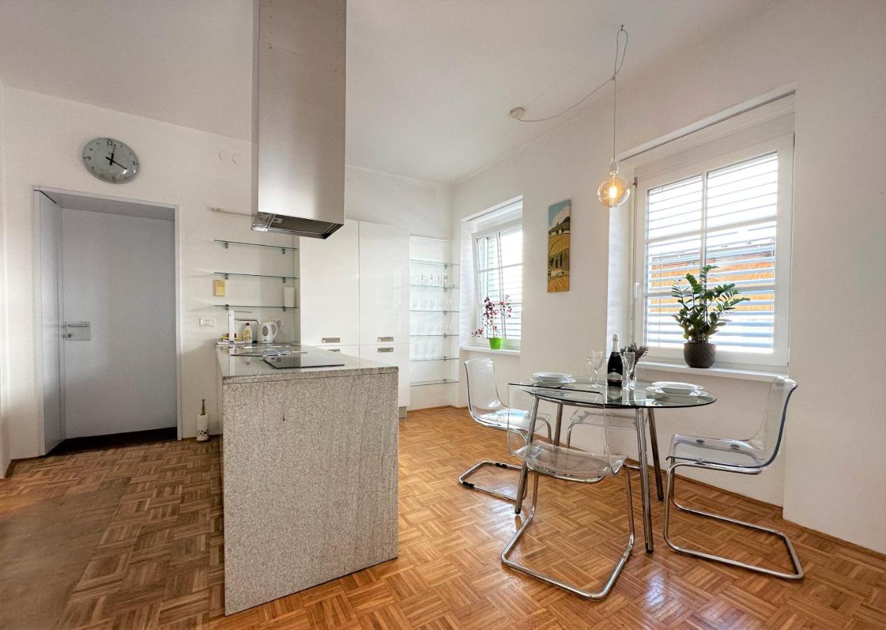Charming Starry Night Apartment Любляна Экстерьер фото