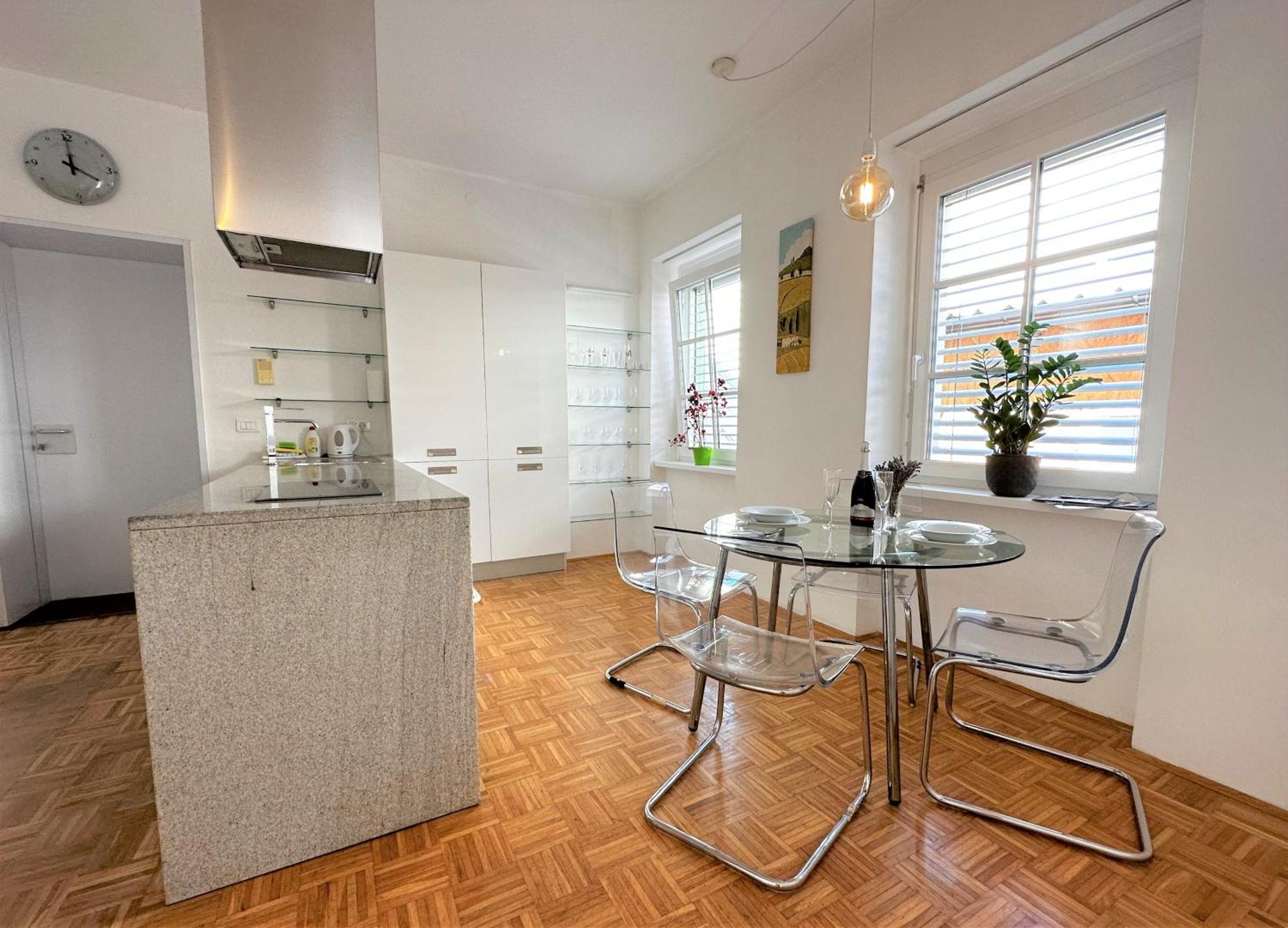 Charming Starry Night Apartment Любляна Экстерьер фото